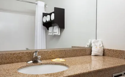 Days Inn & Suites by Wyndham Conroe North