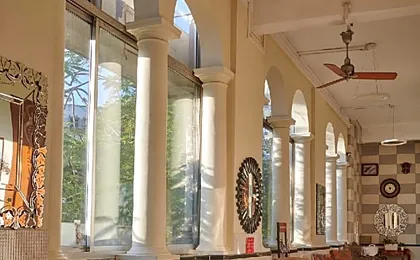 Elphinstone Hotel