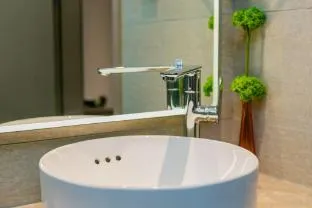 Home Inn Plus Chengdu Longquanyi Duzhong Road Aerospace City