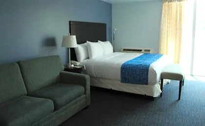 Travelodge by Wyndham Water's Edge Hotel - Racine