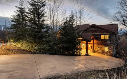 High Meadow by Avantstay Alpine Views w/ Indoor Pool, Hot Tub & Open Floor Plan