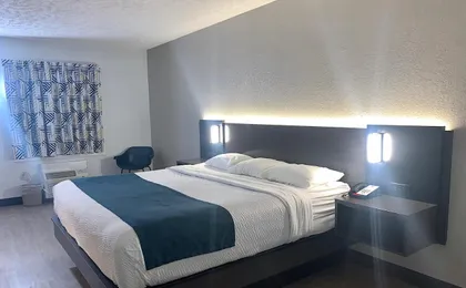 Motel 6 Hillsville