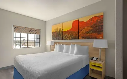 Days Inn & Suites by Wyndham Tucson/Marana