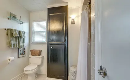 Pet-friendly Galveston Home - Walk to Beaches!