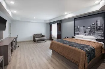 Super 8 by Wyndham Humble/Fallcreek/Houston