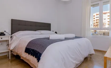 Wintowinrentals Teatinos, Metro, Free Parking & Pool.
