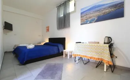 BED&FLY NEAR AIRPORT CATANIA FONTANAROSSA BAGNO PRIVATO In CAMERA