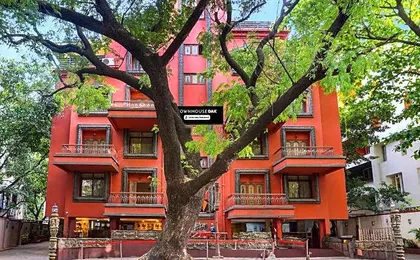 Super Townhouse Oak Prabhat Road