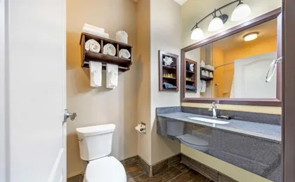 Best Western Plus Emerald Inn & Suites