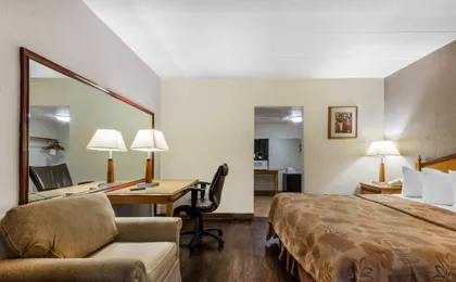 Lotus by Hotel Inn (Ex. Travelodge Hot Springs)