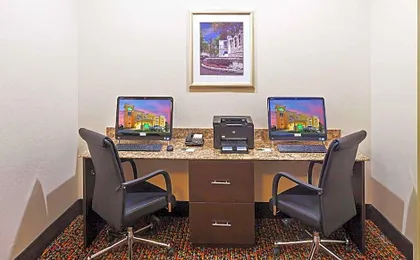 La Quinta Inn & Suites by Wyndham Pearsall