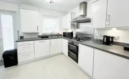 Charming 3 Bed Home in Stepps, Glasgow - Garden & Patio