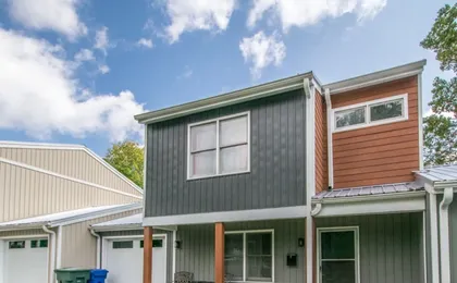 Charming 2BR Townhouse w Patio Walk to Main St