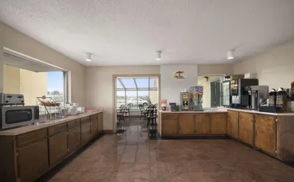 Super 8 By Wyndham Meridian