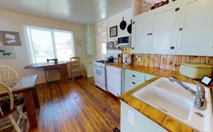 Hot Tub and Grandma's Cottage, Charming and Nostalgic