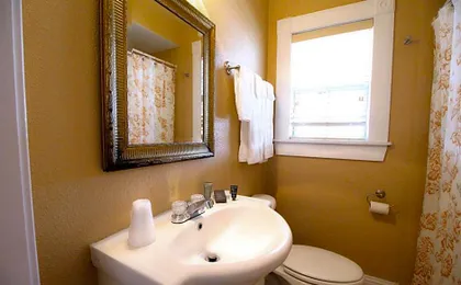 Peach Tree Inn & Suites