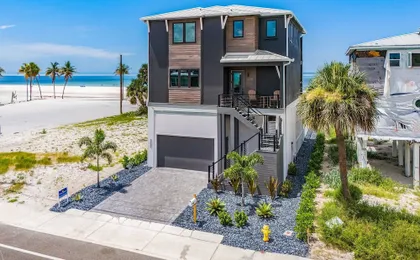 5350 Chasing Sunshine: 5bd/4.5ba Pool Home! 5 Bedroom Home
