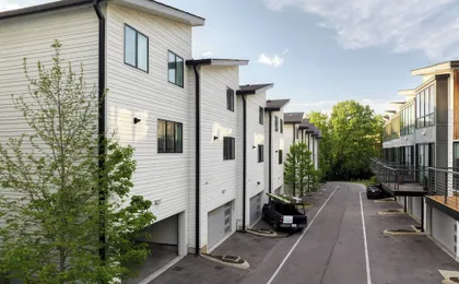 Luxe 4bdr w/ Balcony & Parking, 10 Mins to Broadway 9th Avenue by Avantstay
