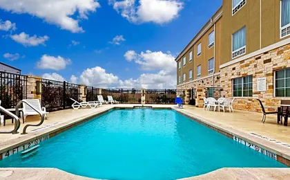 Holiday Inn Express & Suites Brady By IHG