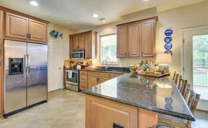 Lakefront Fun Near Clemson! Retreat w/ Pool Access