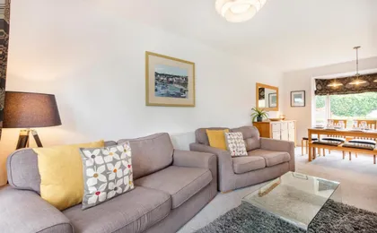 Woodlea House with Free Parking