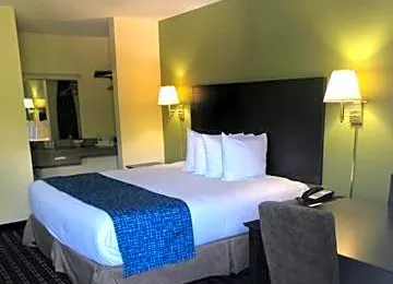 Travelodge by Wyndham Clarksville