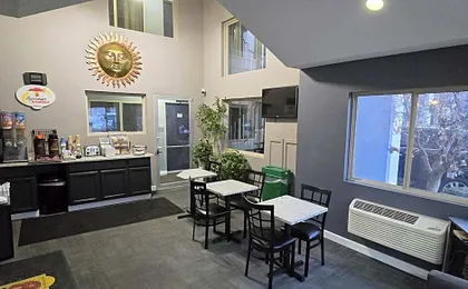 Super 8 by Wyndham Belleville St. Louis Area
