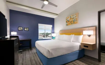 Days Inn & Suites by Wyndham Beaumont West / I-10 & Walden