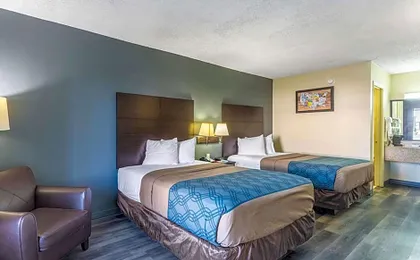 Econo Lodge & Suites Clarksville near Governors Square Mall