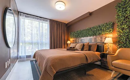 MONROE APART HOTEl
