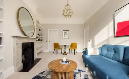 Chic Sunlit Earls Court Flat