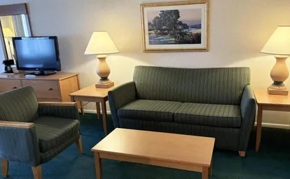 Magnuson Grand Pioneer Inn & Suites