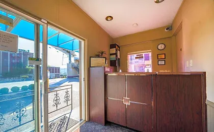 Broadway Inn by OYO Portland Downtown