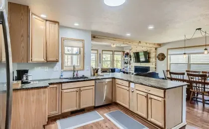 4BR Townhome w/ Private Hot Tub, Garage, and Deck