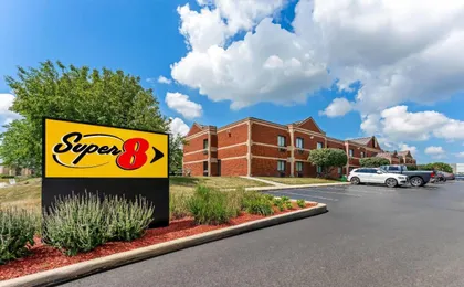 Super 8 by Wyndham Elgin