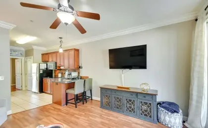 Auburn Retreat w/ Balcony - Walk to Campus!