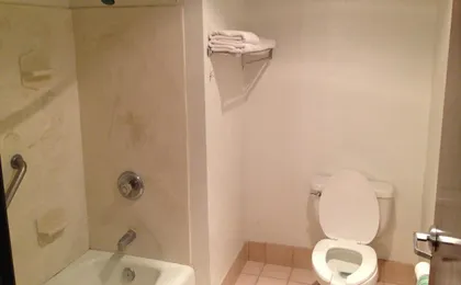 Brentwood Inn & Suites
