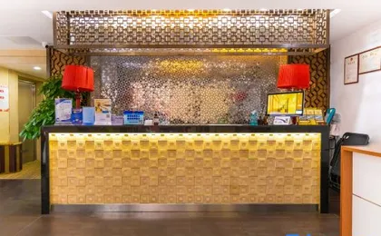 Mingyue Business Hotel(Huaqiang North subway station store)