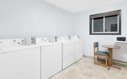Super 8 by Wyndham Huron