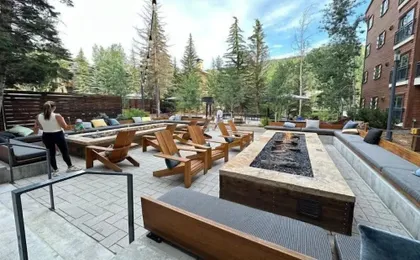 Luxury Hotel Room With King Bed in Lionshead Village