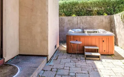 Lx17 Pebble Beach Golfer Retreat