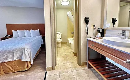 Days Inn & Suites by Wyndham Arlington Near Six Flags