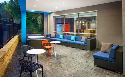 Tru by Hilton Atlanta Northlake Parkway