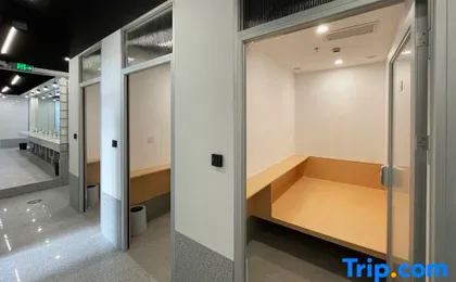 Weiliu Youth Hostel (Shanghai People's Square Jing'an Joy City Branch)