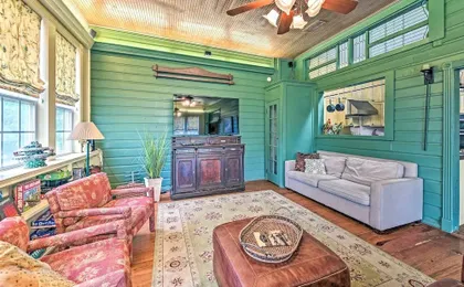 The Lilly House: Historic Glen Rose Home w/ Porch!