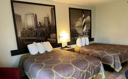 Super 8 by Wyndham Clemmons - Bermuda Run - Winston-Salem I-40