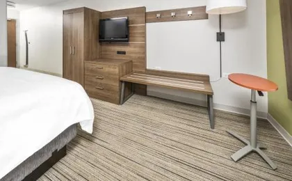 Holiday Inn Express Chicago Northwest-Vernon Hills, an IHG Hotel
