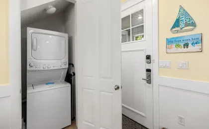 1337 Laurel Grove 3 Bedroom Home by RedAwning