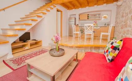 Apartment Sorta