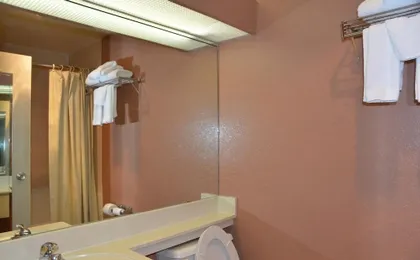 Lincoln Inn Express Hotel and Suites